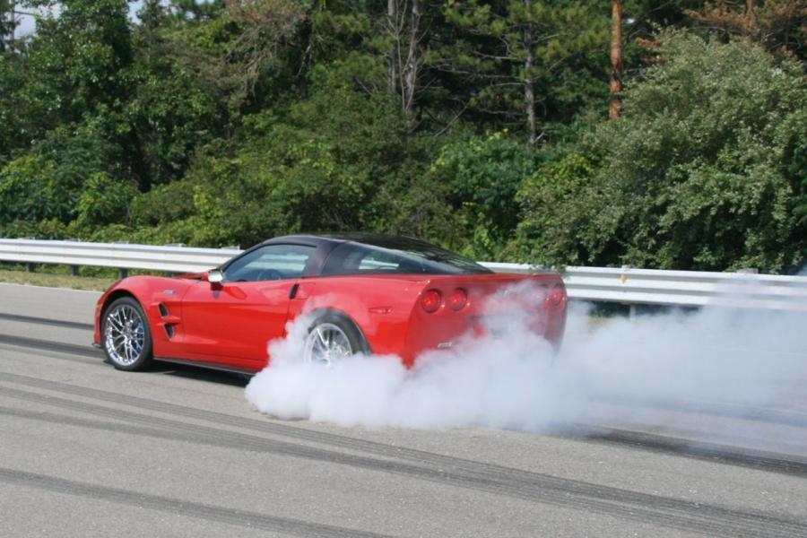  Chevrolet Covette ZR1 Tire Burn 2009 года  (фото 11 из 27)
